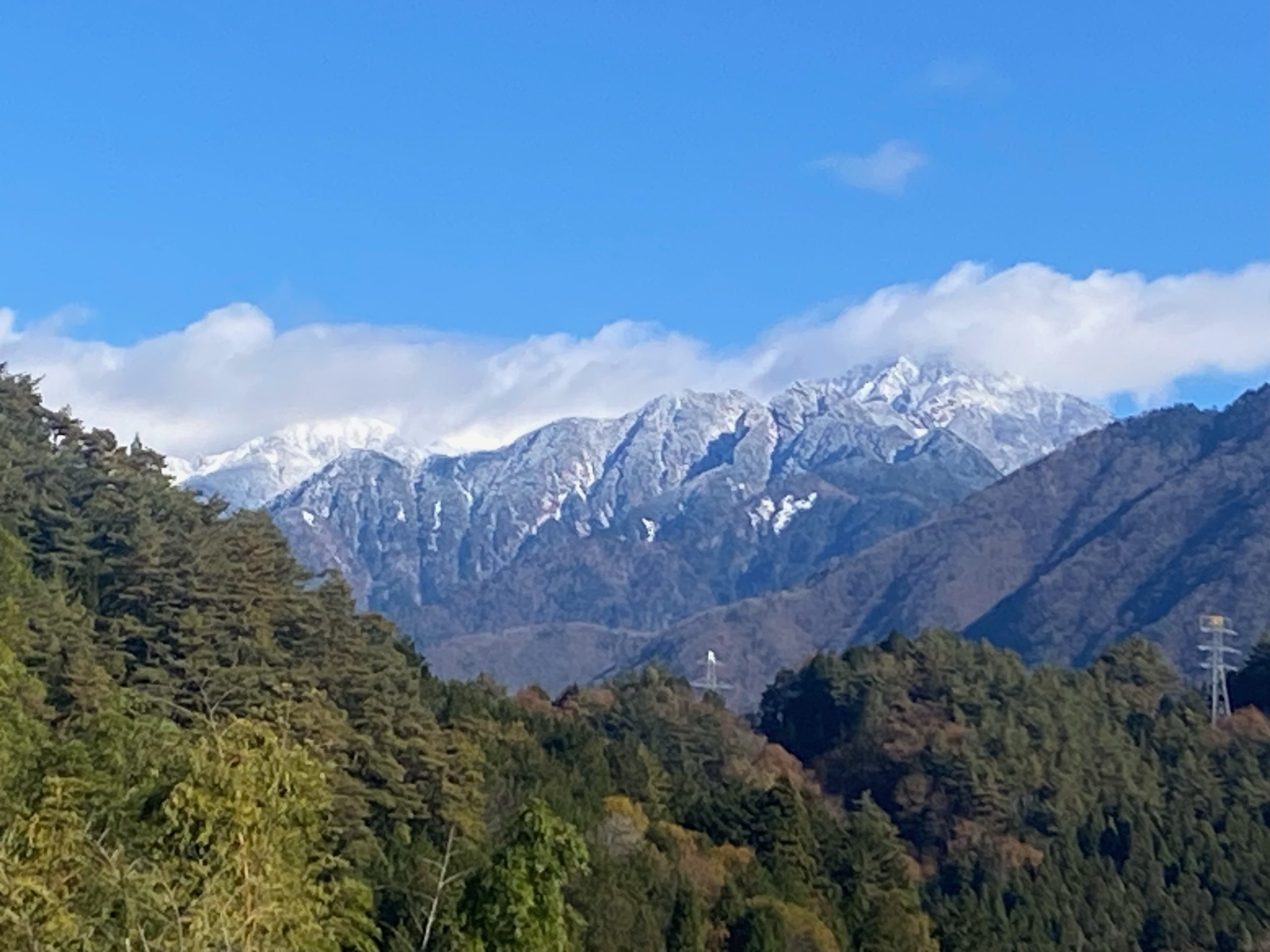 リビングから望むアルプスの絶景 – 大桑村の理想の家づくり