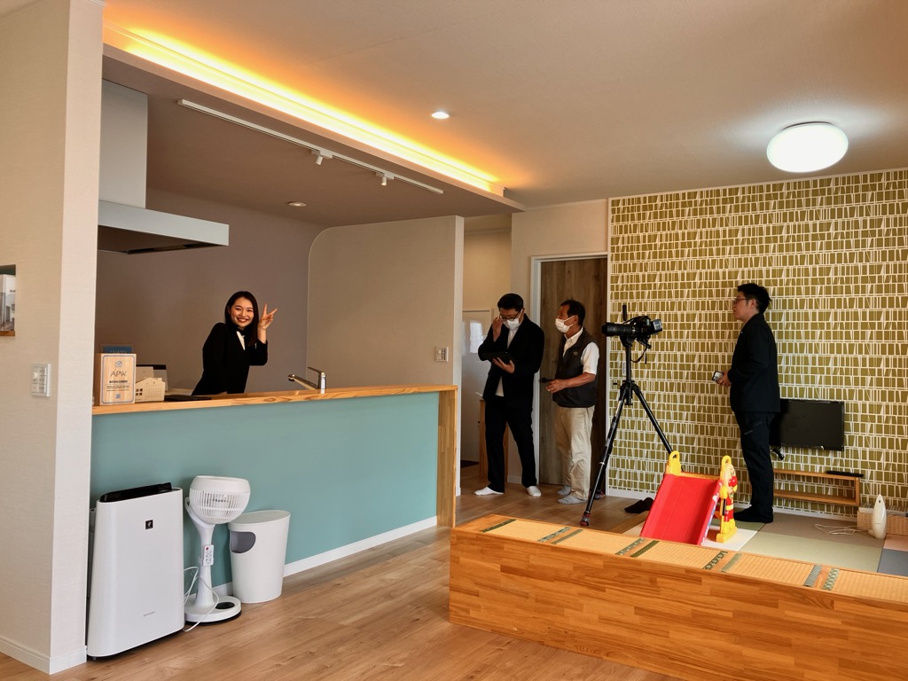 とても良い笑顔の写真が取れました！日建建設・事務所にて
